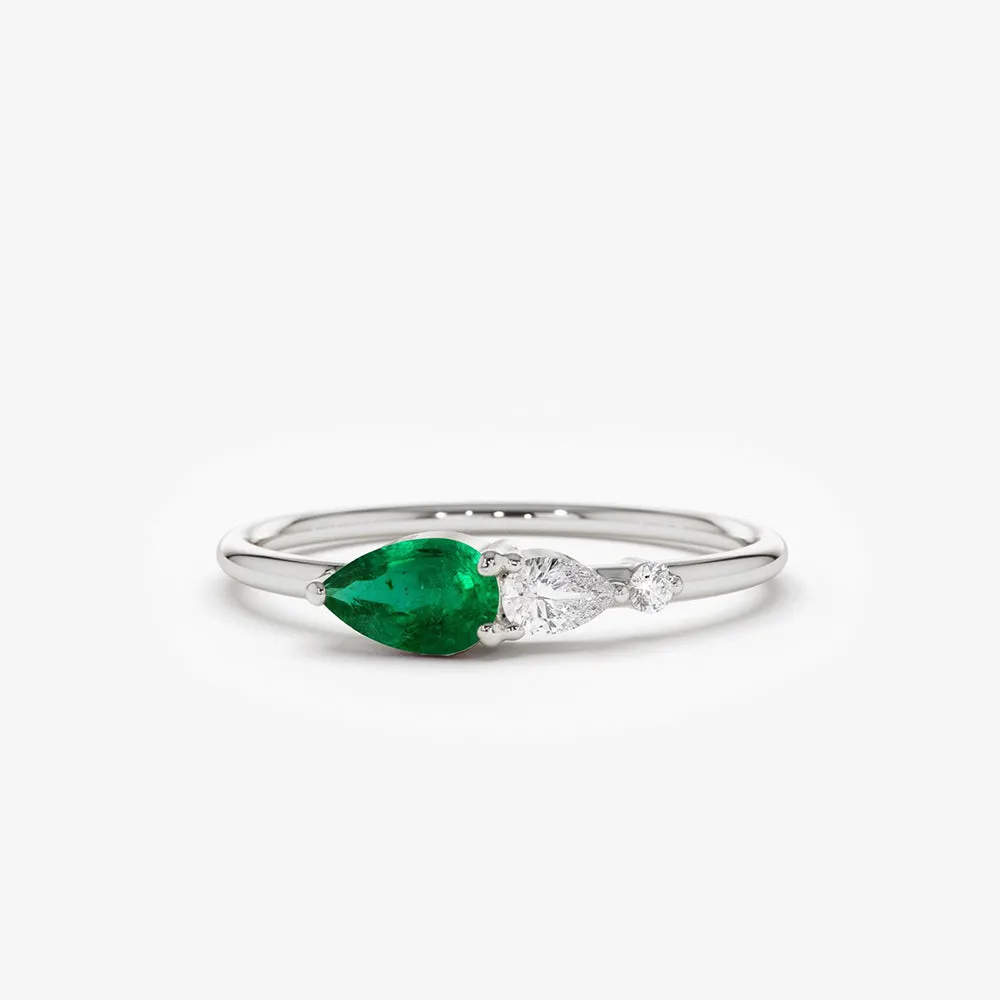 Pear Shape Emerald and Diamond Ring - Image 6