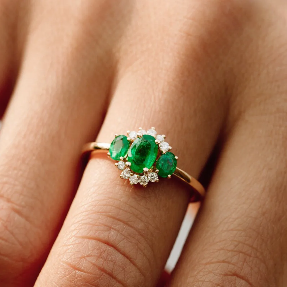 Three Stone Emerald Cluster Ring - Image 2