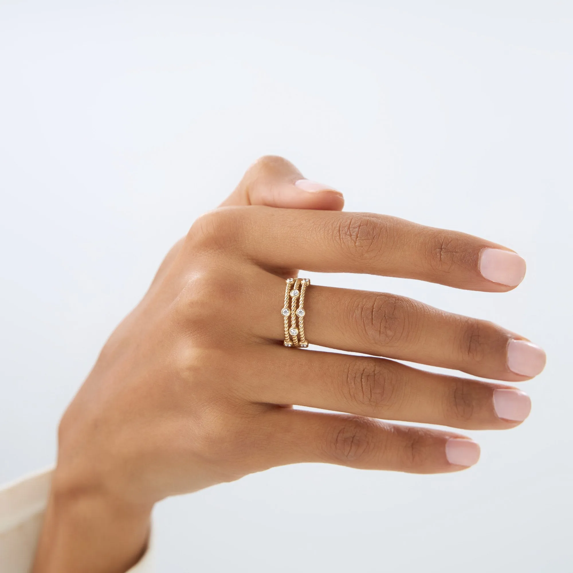 Twisted Rope Triple Diamond Ring - Image 7