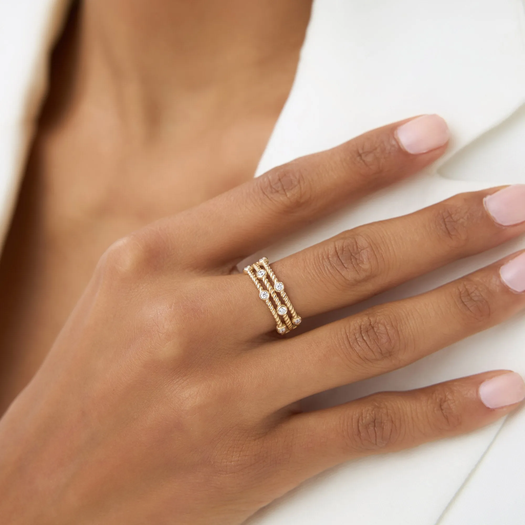 Twisted Rope Triple Diamond Ring - Image 6