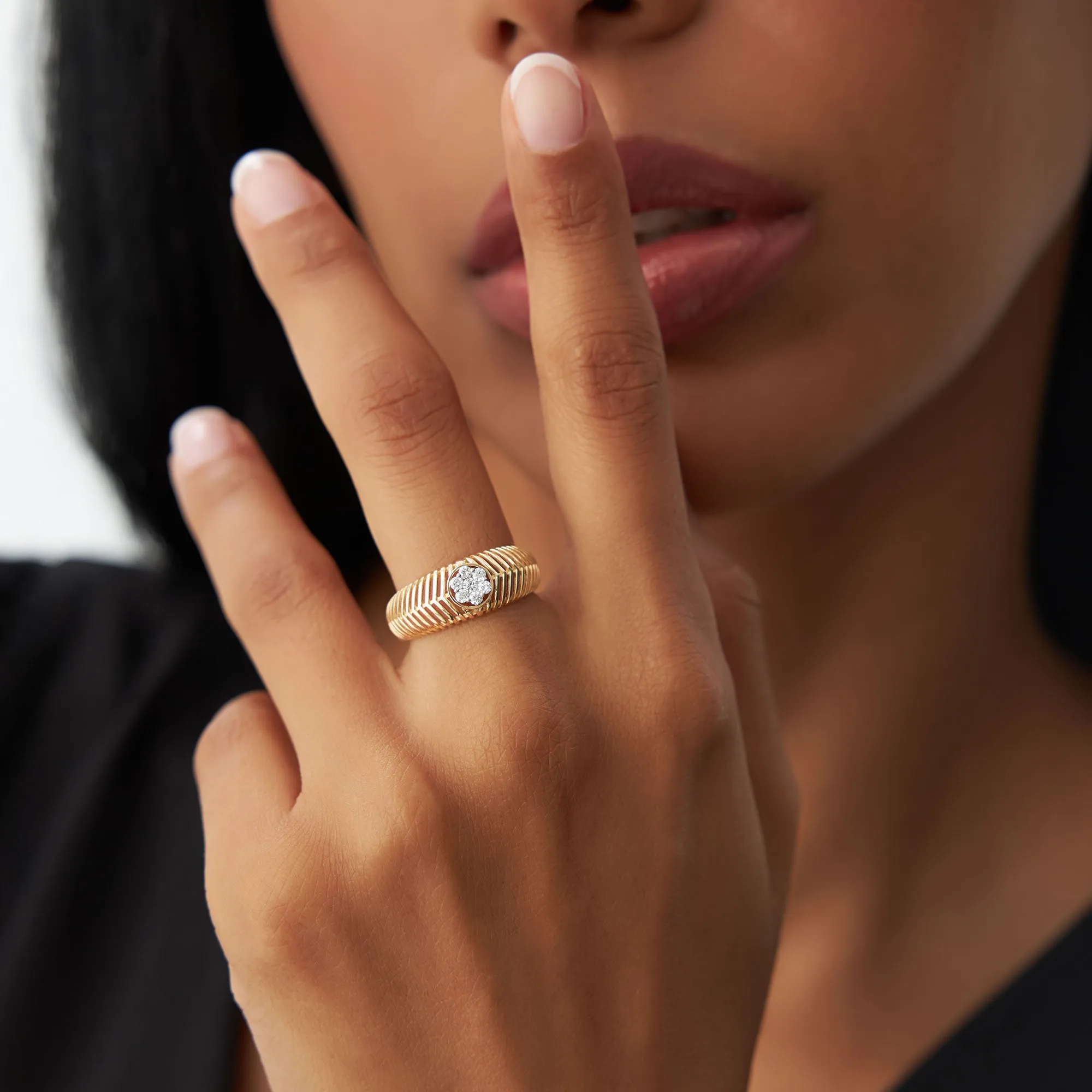 Unique Ribbed Illusion Setting Diamond Ring - Image 2
