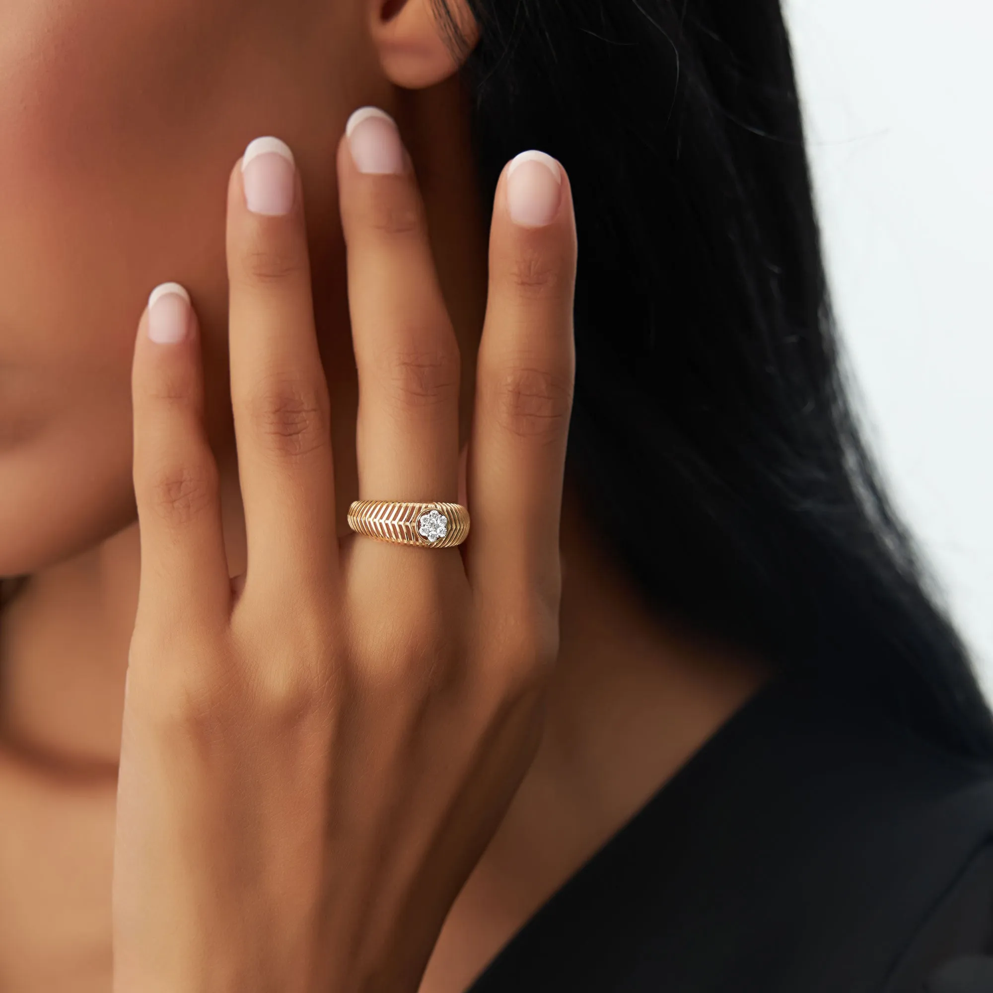 Unique Ribbed Illusion Setting Diamond Ring - Image 4